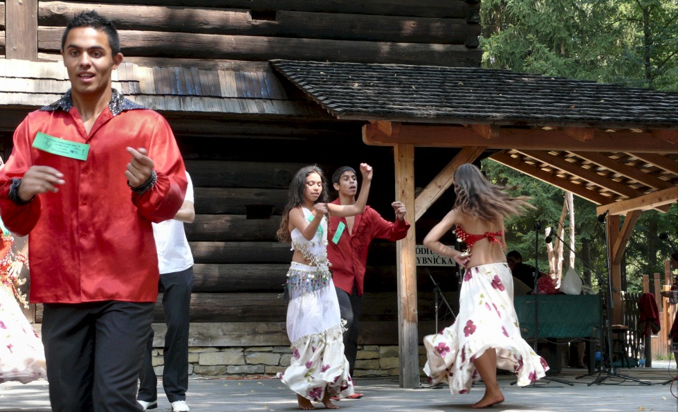 Gypsy dance group Cerchena, 2009